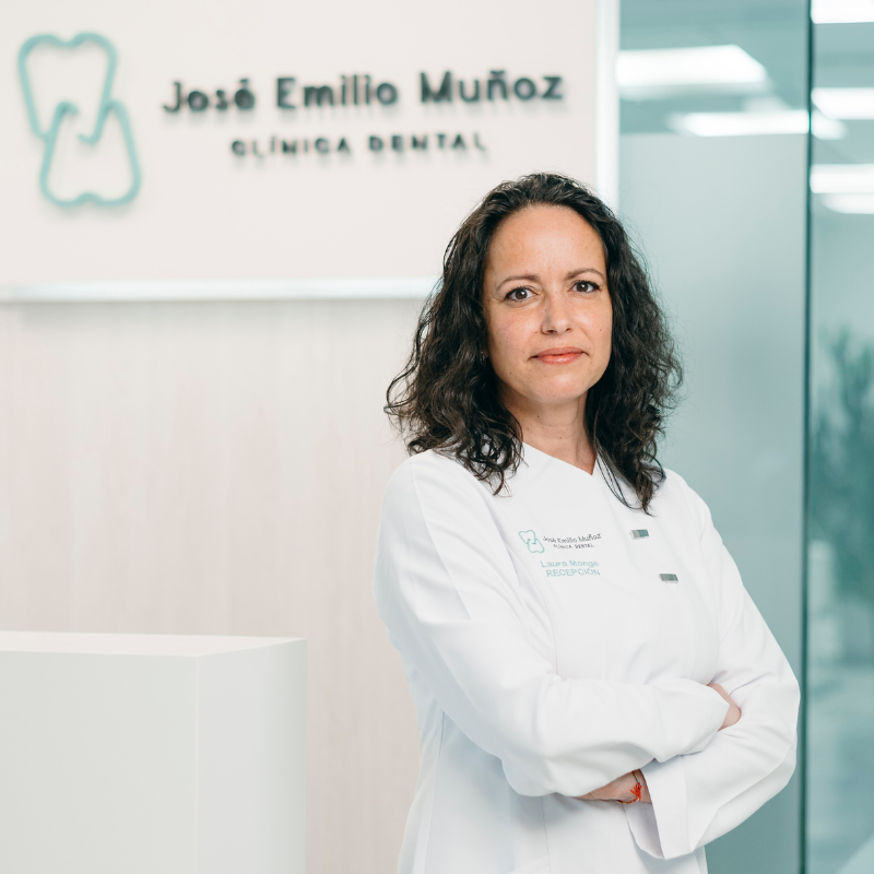 https://www.clinicajoseemilio.es/wp-content/uploads/2023/06/Laura-Clinica-Dental-Jose-Emilio-Munoz.png